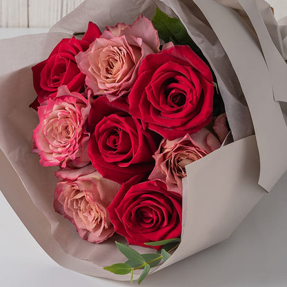 Frill Bouquet Nuance Red 8 Stems & Ginza Senbikiya Chocolate Pound Cake