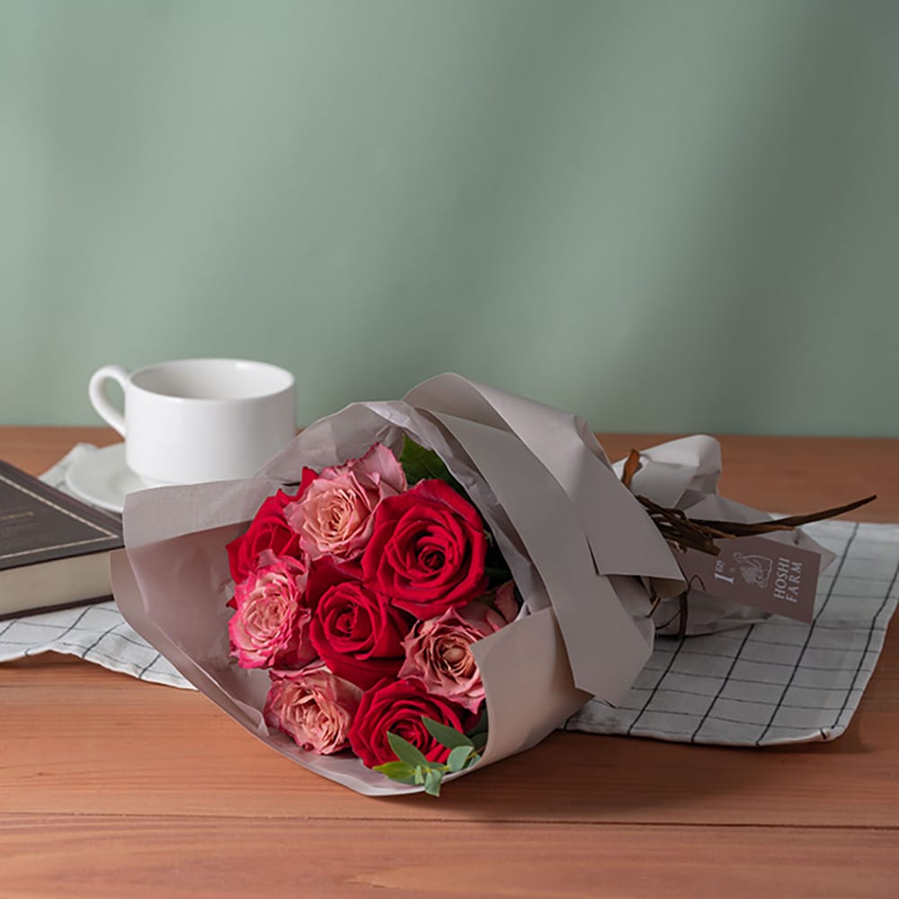 Frill Bouquet Nuance Red 8 Stems & Ginza Senbikiya Chocolate Pound Cake