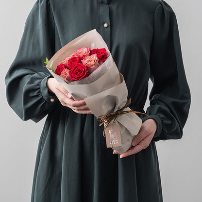 Frill Bouquet Nuance Red 8 Stems & Ginza Senbikiya Chocolate Pound Cake