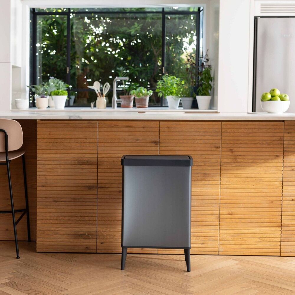 Tōei Verto Dust Bin with Legs Pearl Blue CV-143 54L