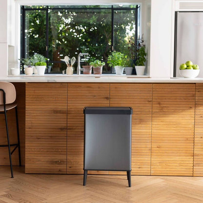 Tōei Verto Dust Bin with Legs Pearl Blue CV-143 54L