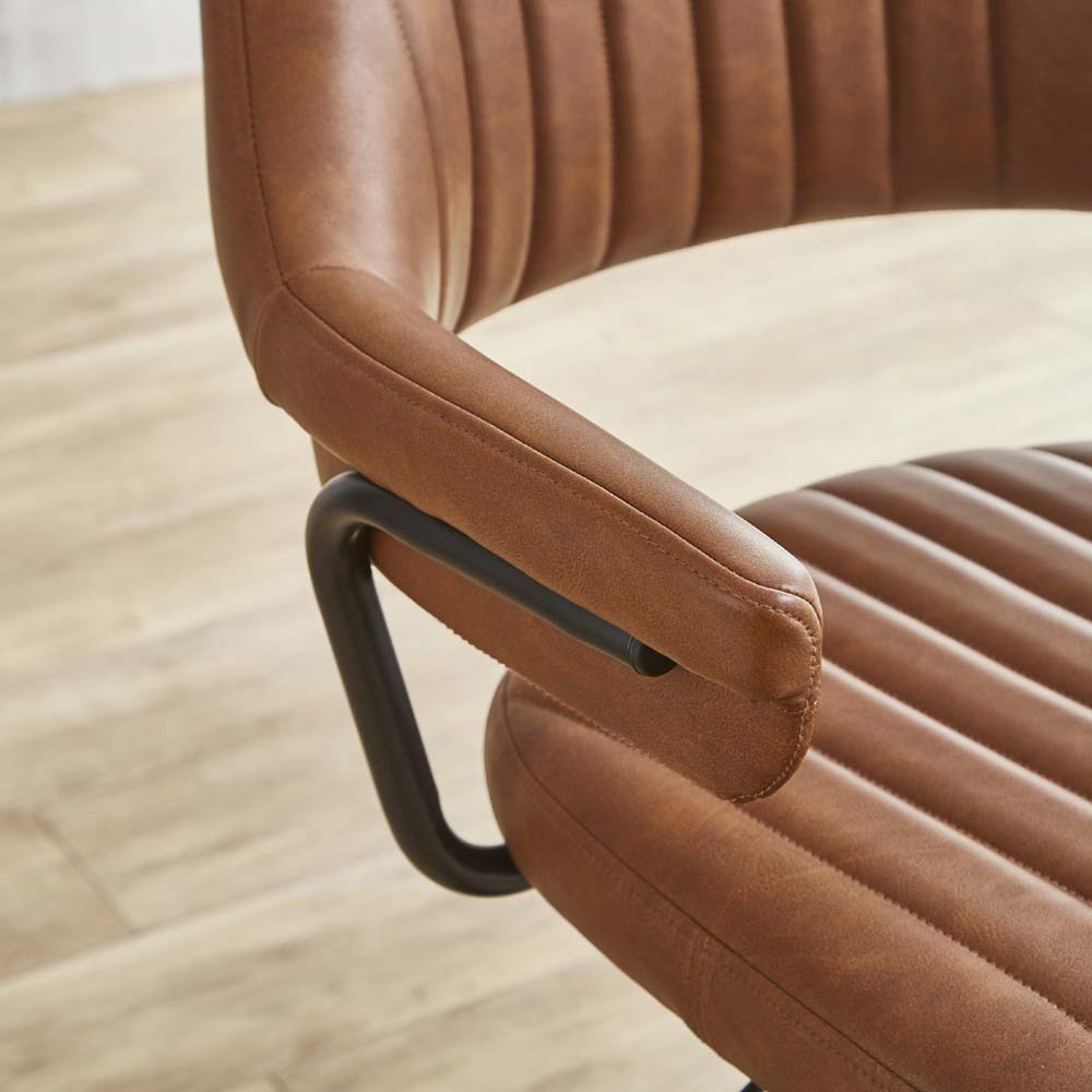Spacious Armrest Bar Chair Light Brown CC-IZ