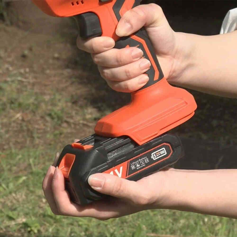 Electric Saw 6-Piece Set with 2 Extra Blades and Extra Battery [0419010]