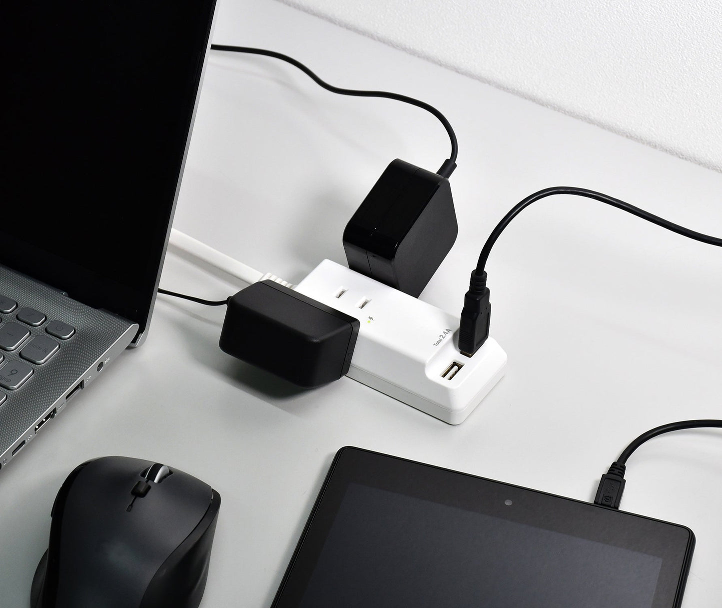 ELPA Lightning Surge Protector Tap with USB Cable 2.5m 3 Ports WL-2225SU