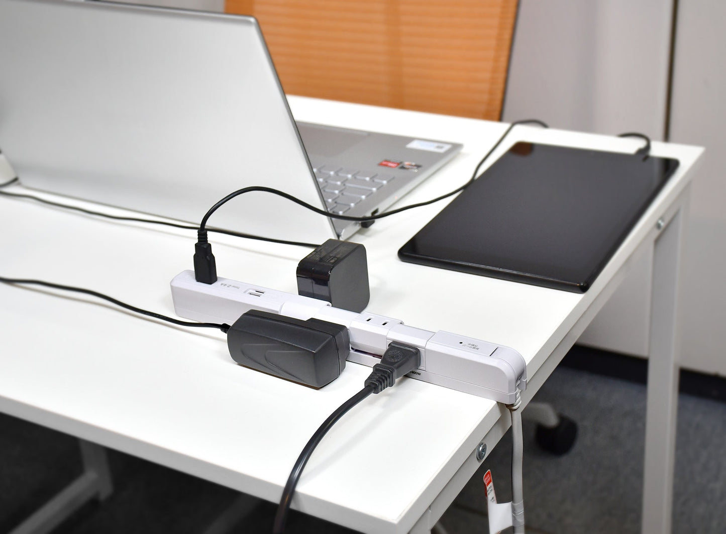 Asahi Denki Elpa WBS-SL402USB(W) Slim Rotating USB Tap 4P 2m