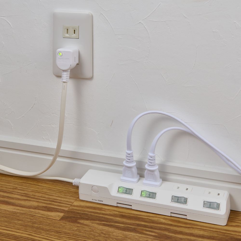 Elpa ELPA Lightning-Proof Switch Tap 4P2M Surge Guard LED Indicator for ON/OFF Energy Saving WLK-42S (W)