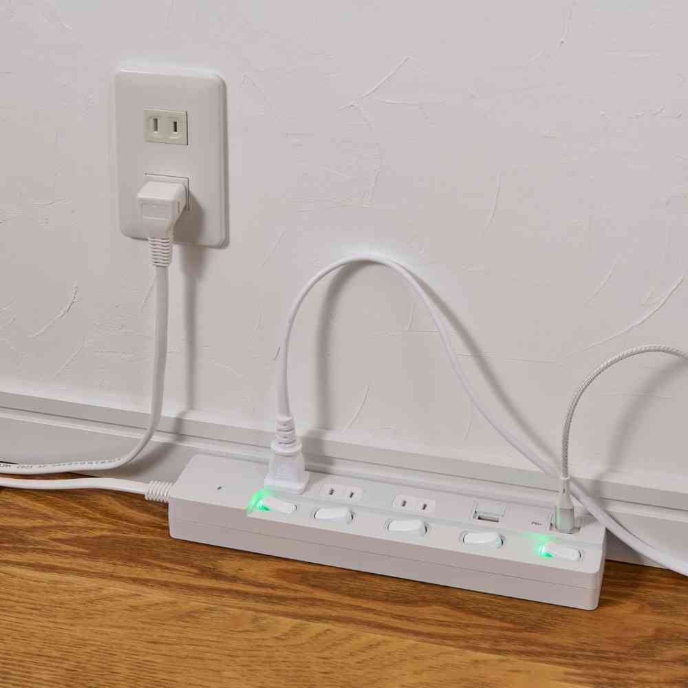 ELPA USB Tap with Switch 1m WLK-3221SUC (W)