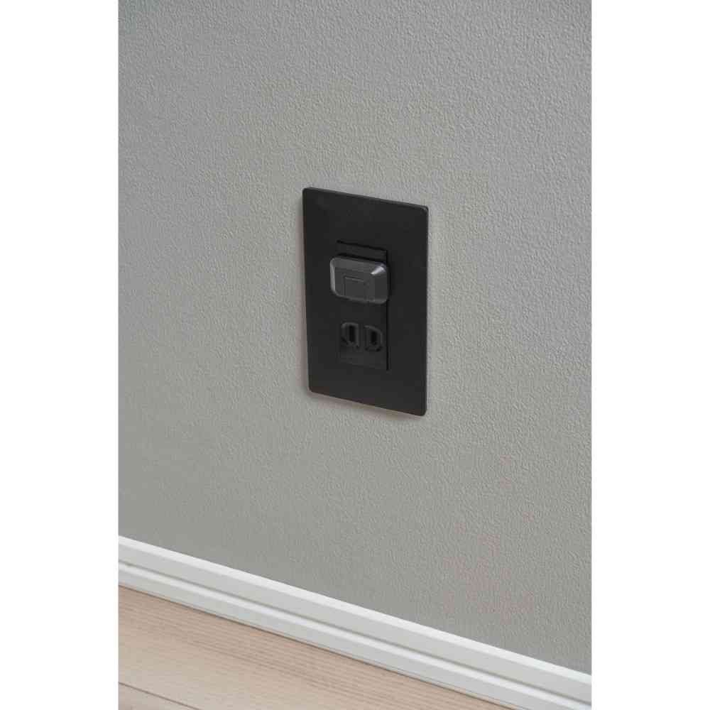 ELPA Locking Outlet Cap 4P Black AN-L204 (BK)