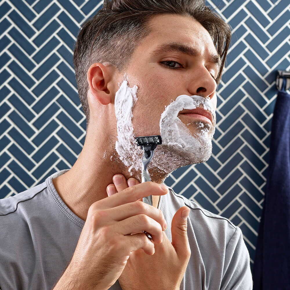 P&G Gillette Mach3 Turbo Razor with 1 Replacement Blade