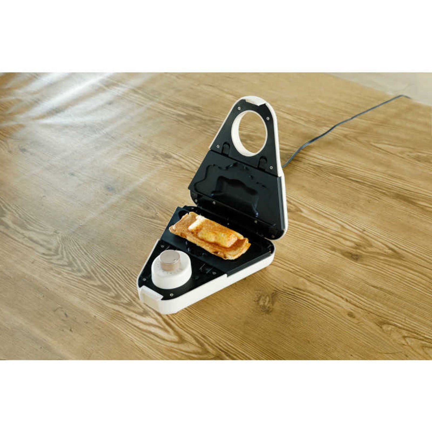 C.C.P. Single Slice Hot Sandwich Maker 2-Way Plate with Recipe Book Ivory BM-HS96 1.5kg
