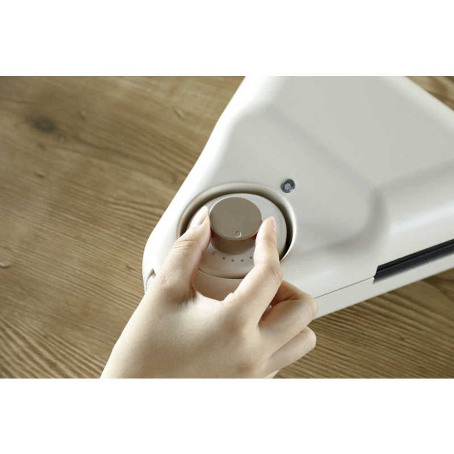 C.C.P. Single Slice Hot Sandwich Maker 2-Way Plate with Recipe Book Ivory BM-HS96 1.5kg