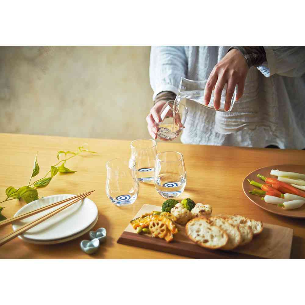 Adelia NikuQ Familiar Glass