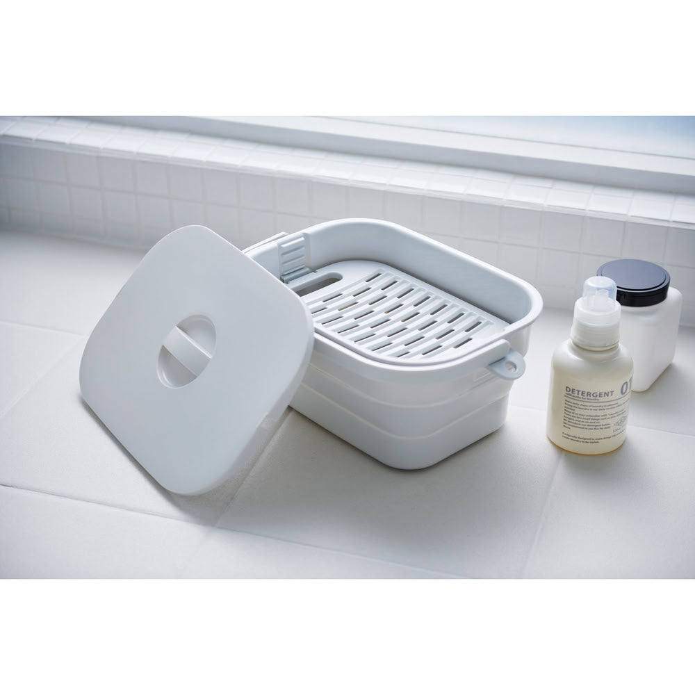 Isetan Foldable Soaking Wash Bucket I-617
