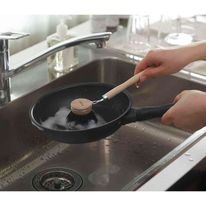 Marna Small Pot & Frying Pan Brush K813